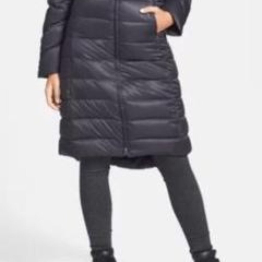 Patagonia Women's Navy Puffer Jacket - Picture 15 of 15